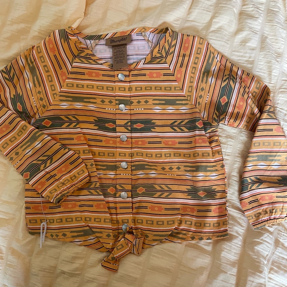NWTS Wrangler long sleeve shirt! Size XS‎ 4! Pearl snap and Aztec!